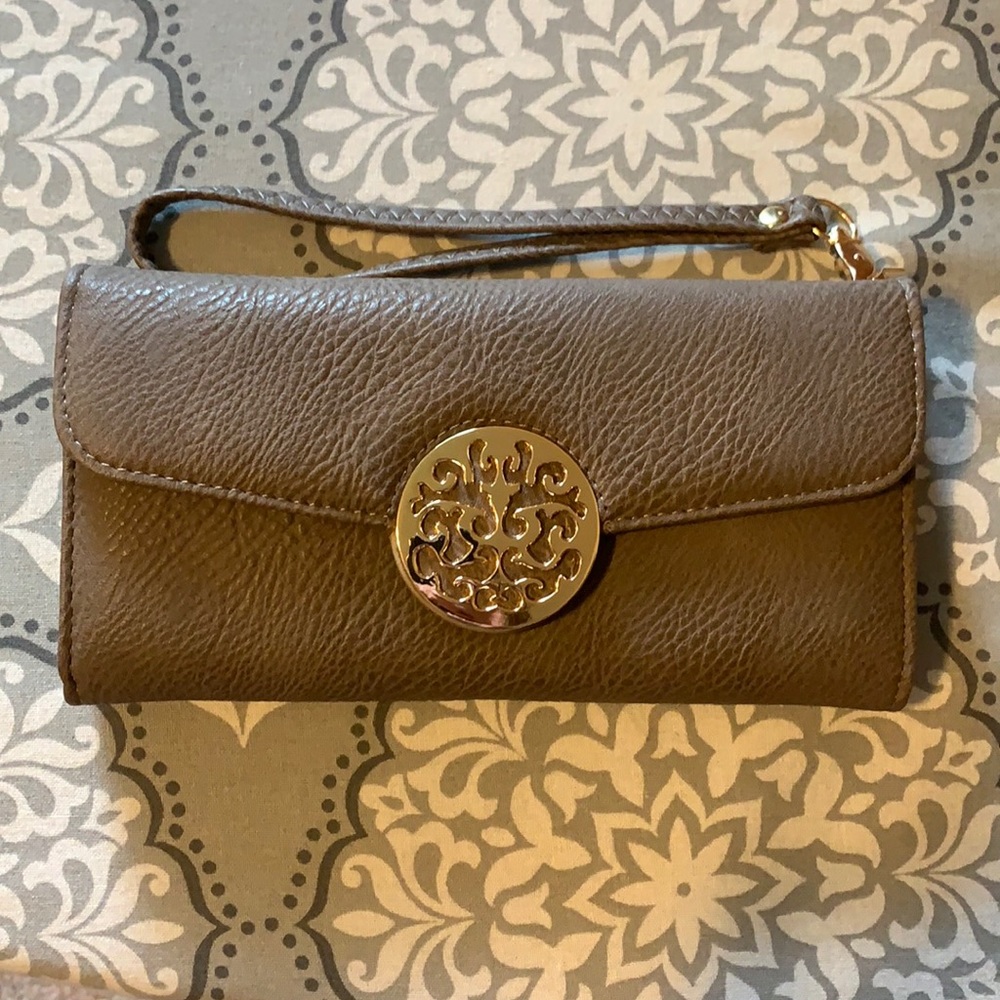 Wallet: never used